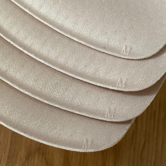 ❤️ Four New Lululemon Bra Insert Pads from Asia Size Medium NWOT - Picture 3 of 3